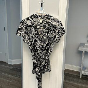 White House Black Market Sz M Floral Paisley Print Satin Blouse w Tie Belt
